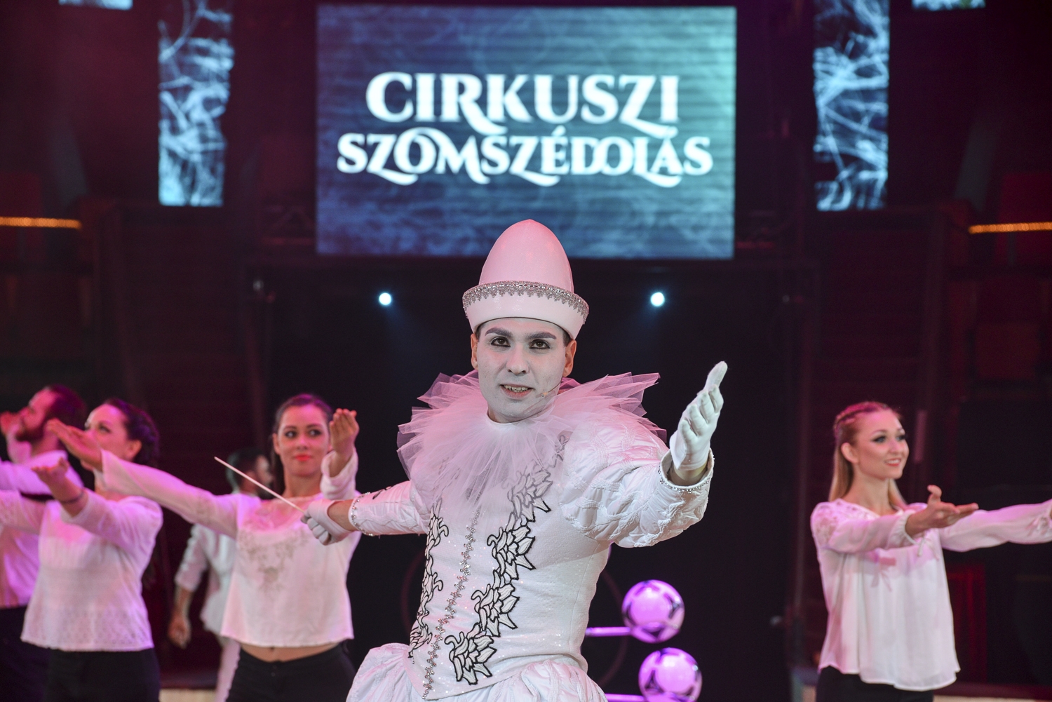 A Fővárosi Nagycirkusz cirkuszszakmai díszbemutató keretében mutatta be Cirkuszi szomszédolás című új műsorát