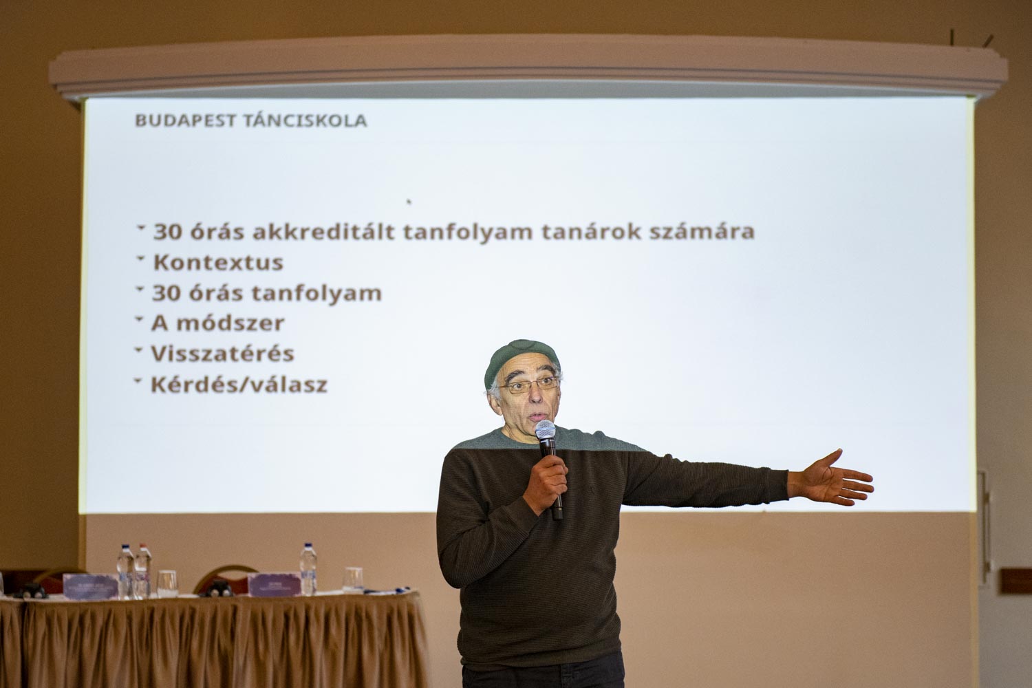 Dr. Angelus Iván, a Budapest Kortárstánc Főiskola rektora is előadást tartott.