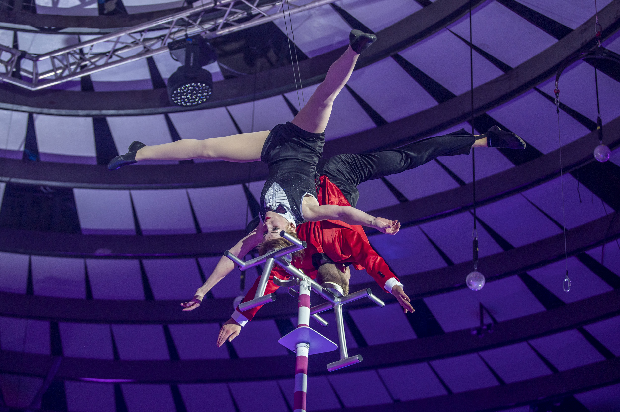 Családi összhang egy elképesztő cirkuszi produkcióban – Interjú a Markin Family-vel