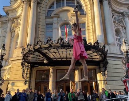 Elindultak a kötéltánc villám-performanszok az értékmentés jegyében