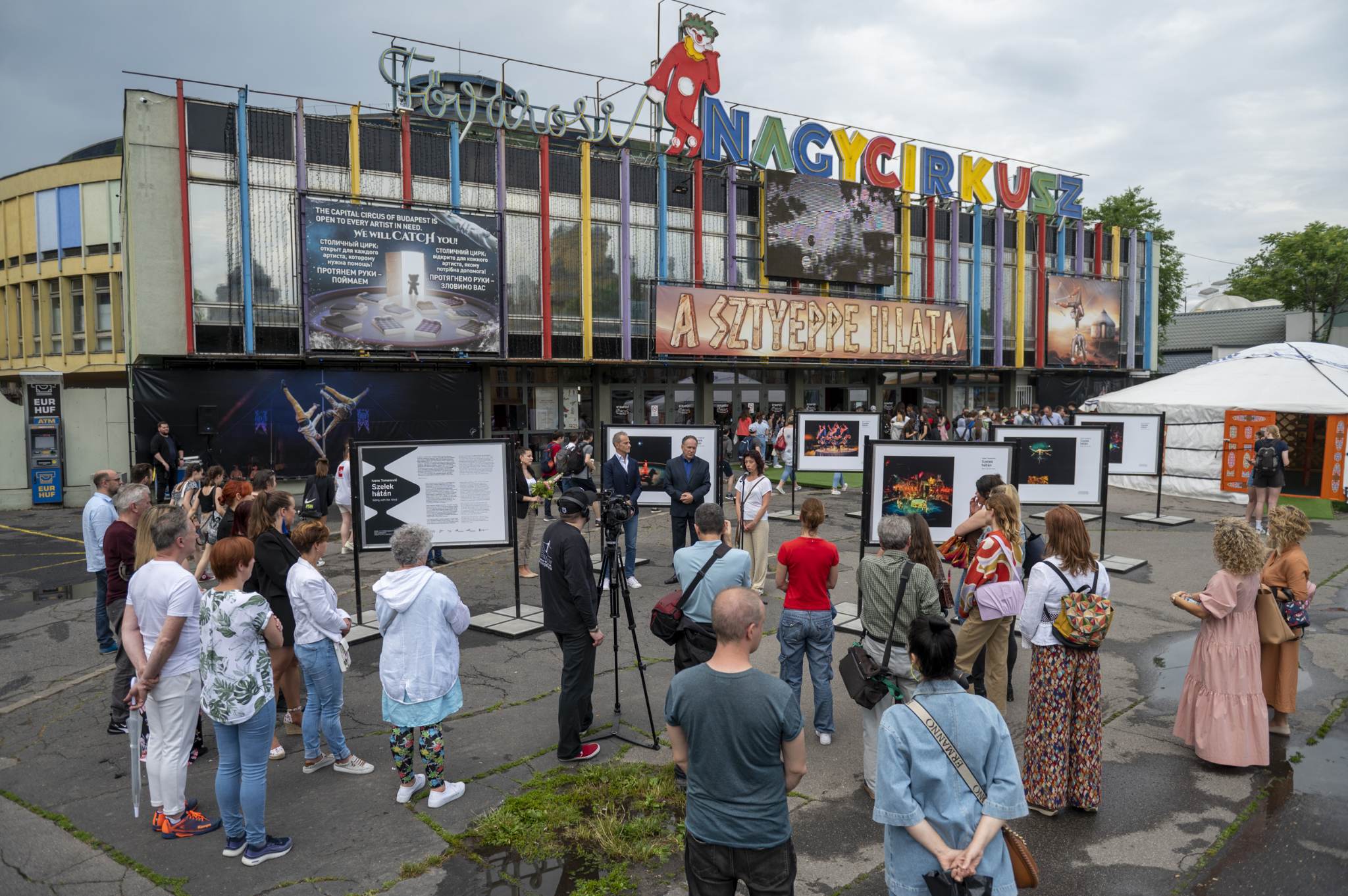 A cirkusz világa Ivana Tomanović szerb fotóművész szemén keresztül – Szabadtéri kiállítás nyílt a Fővárosi Nagycirkusz előtt