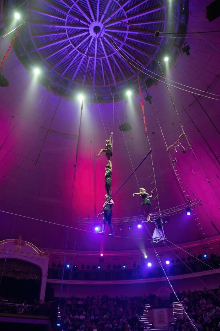 group_tightrope_walkers_antik